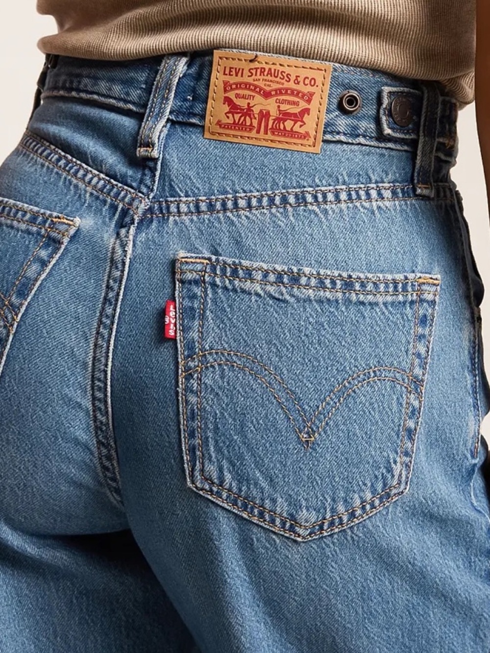 NWT Levi’s Cinch Baggy Wide Leg Jeans - Picture 4 of 4